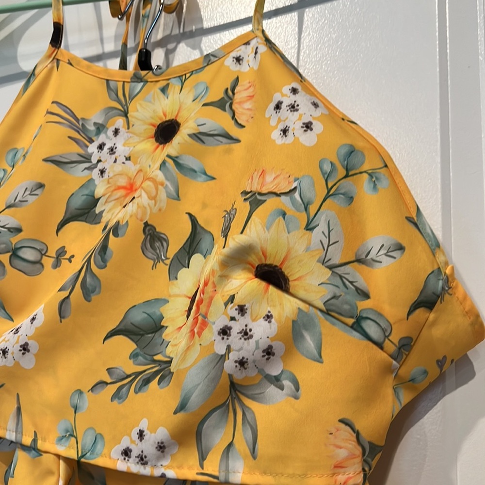 Sz L 2-piece Floral shorts/tie back halter top set - Picture 4 of 13
